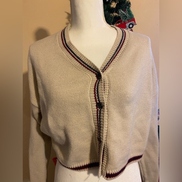 Cropped Cardigans - Picture 3 of 4